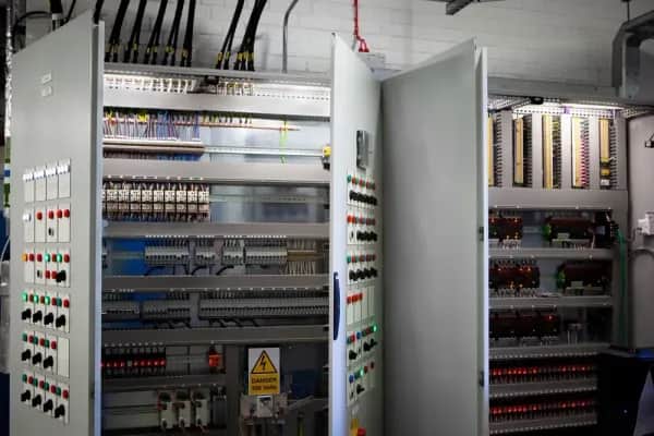 Gewerbliche Elektroinstallationen in Linz – Maßgeschneiderte Lösungen für Unternehmen